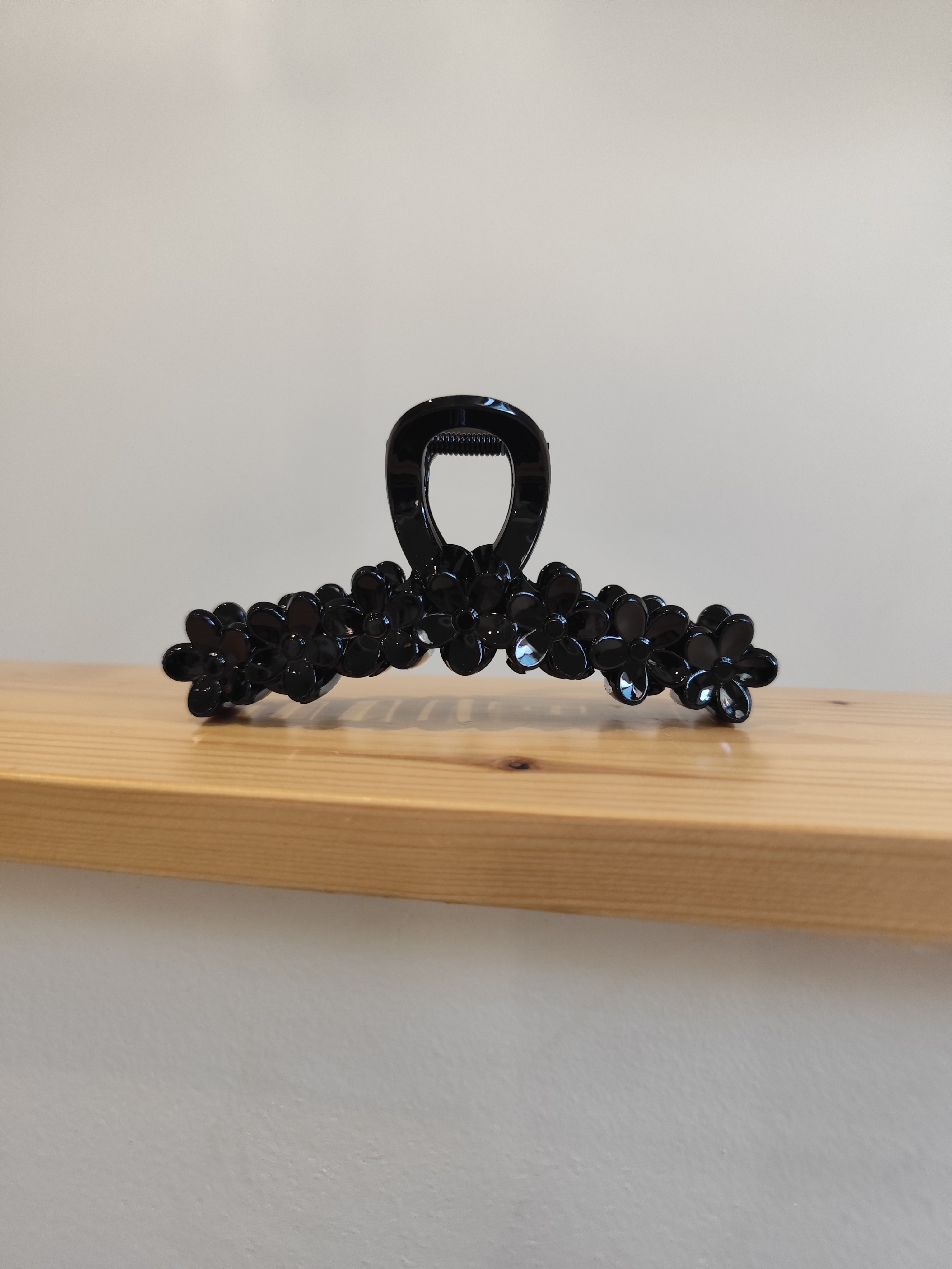 Pince à cheveux noire avec fleurs – 12 cm